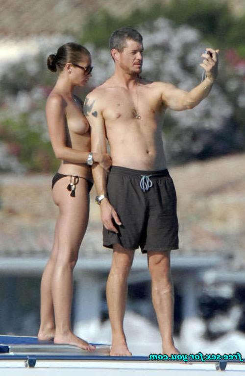 16P Rebecca Gayheart showing her nice tits on yacht paparazzi pix