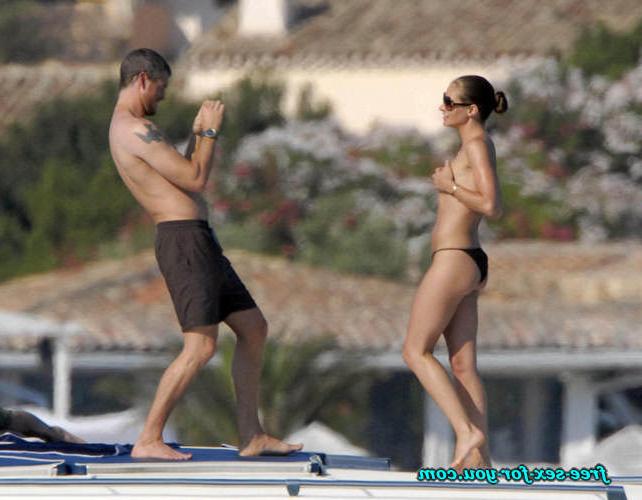 16P Rebecca Gayheart showing her nice tits on yacht paparazzi pix