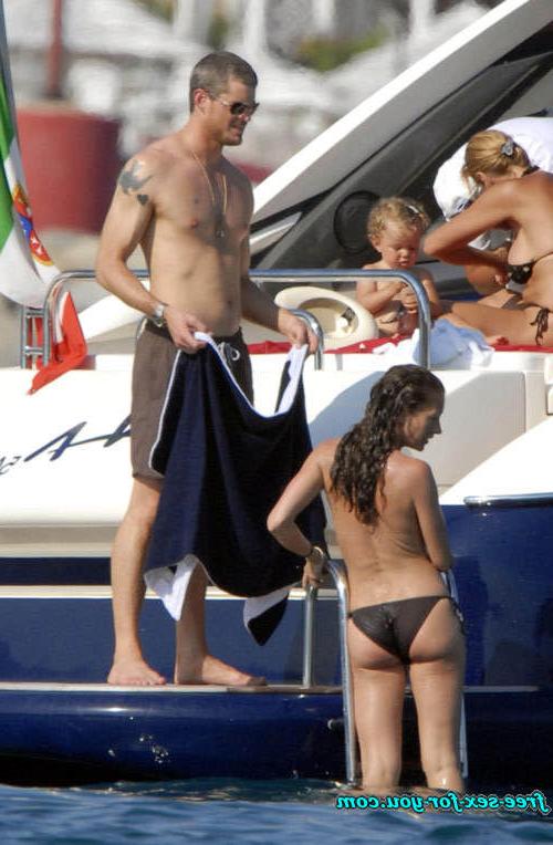 16P Rebecca Gayheart showing her nice tits on yacht paparazzi pix