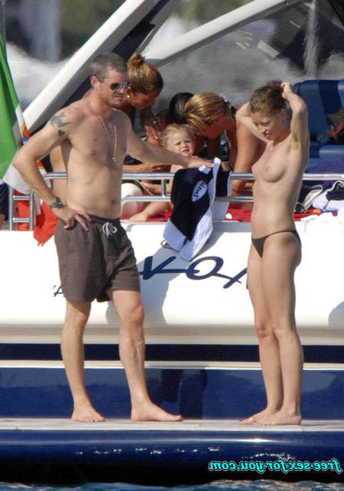 16P Rebecca Gayheart showing her nice tits on yacht paparazzi pix