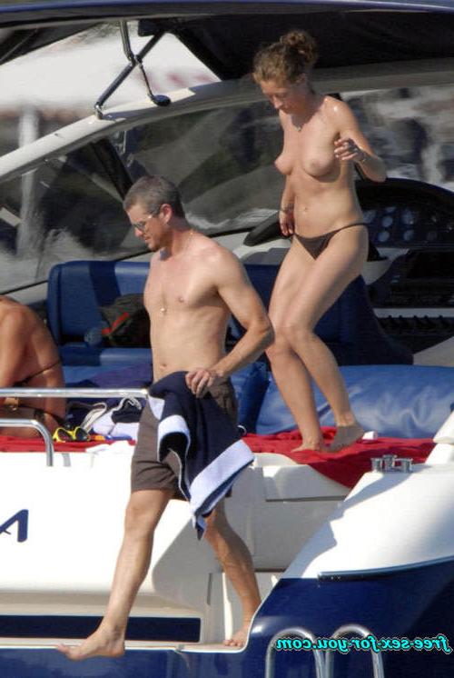 16P Rebecca Gayheart showing her nice tits on yacht paparazzi pix