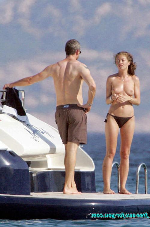 16P Rebecca Gayheart showing tits topless on yacht paparazzi pix