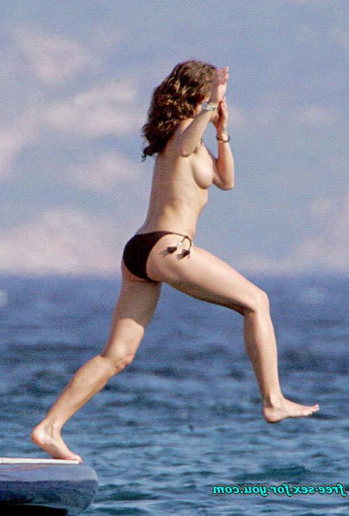 16P Rebecca Gayheart showing tits topless on yacht paparazzi pix