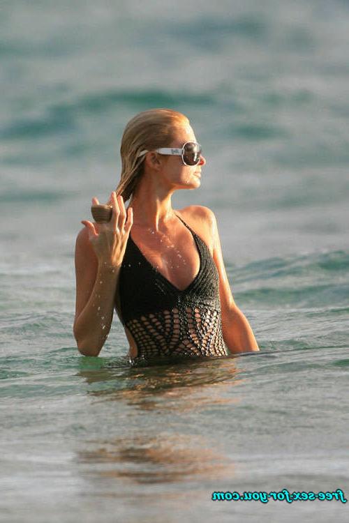 16P Paris Hilton showing tits and flash pussy upskirt pictures