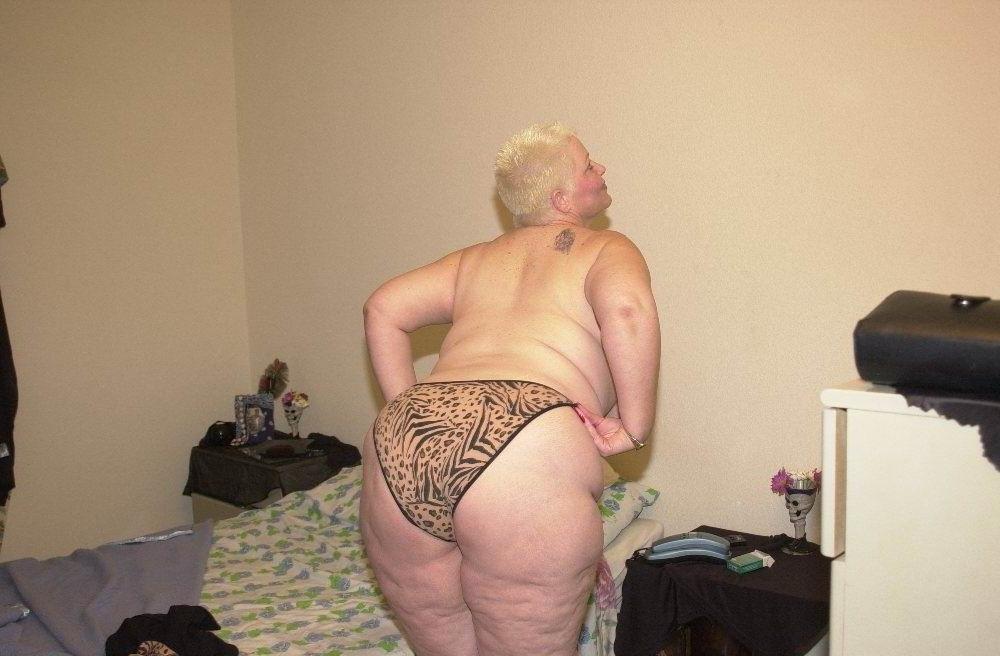 16P old bbw woman playing with a dildo