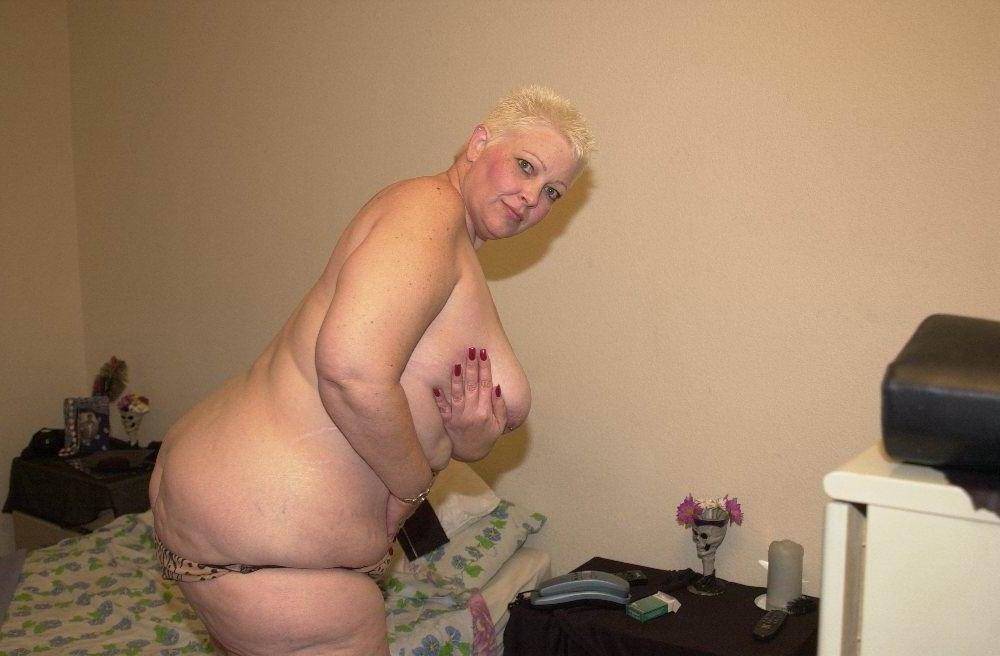 16P old bbw woman playing with a dildo