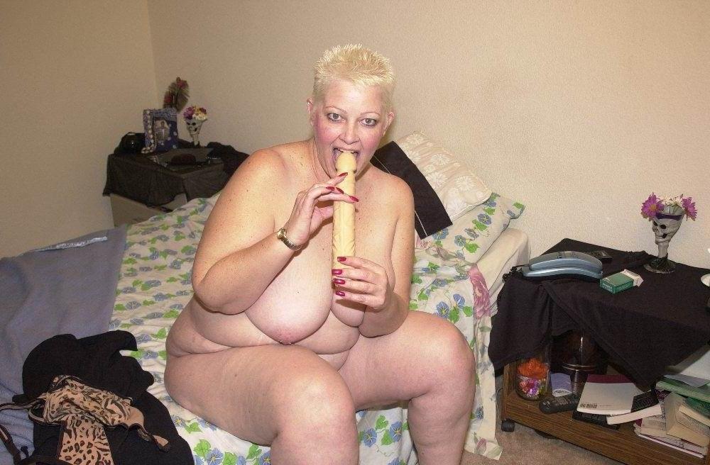 16P old bbw woman playing with a dildo