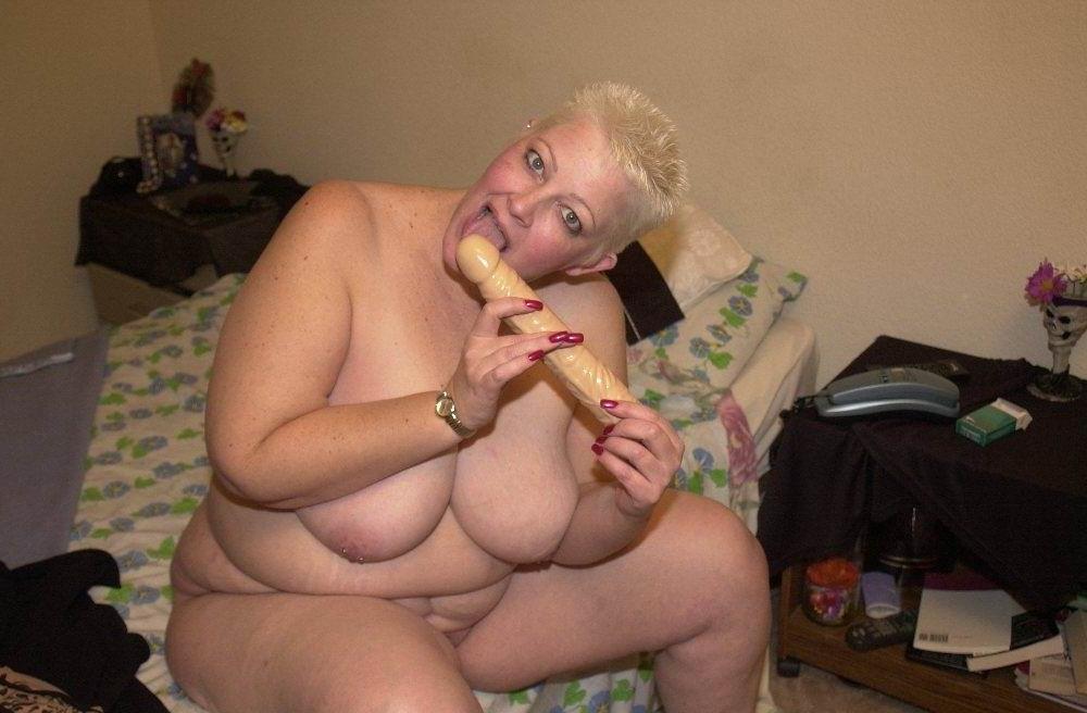 16P old bbw woman playing with a dildo