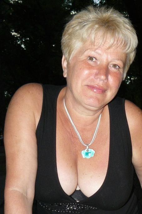 16P Lingerie and hot mature moms