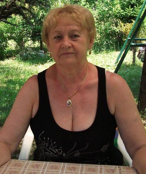 16P Lingerie and hot mature moms