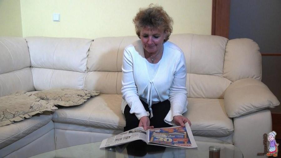 6P Horny old granny woman pussy toying