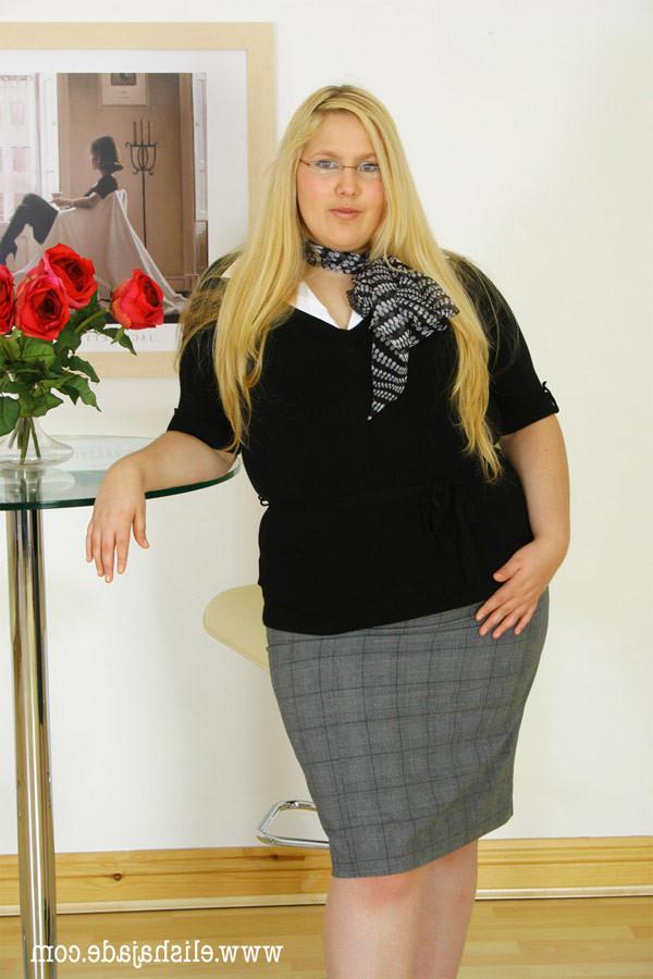 15P Sexy blonde secretary pulls up her pencil skirt and masturbates