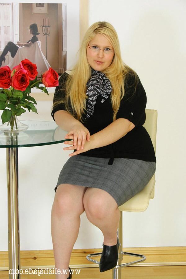 15P Sexy blonde secretary pulls up her pencil skirt and masturbates