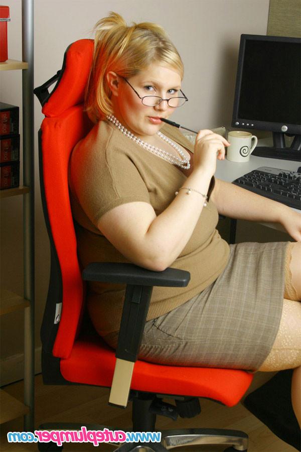 15P Blonde plump secretary in stockings masturbating in her office