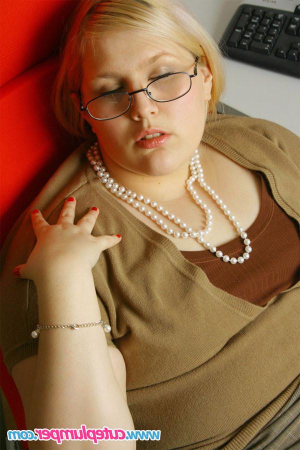 15P Blonde plump secretary in stockings masturbating in her office