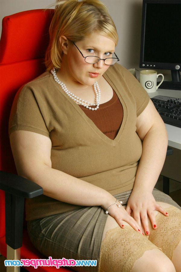 15P Blonde plump secretary in stockings masturbating in her office