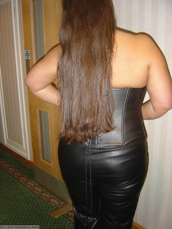 16P amateur chubby woman in lingerie with big tits