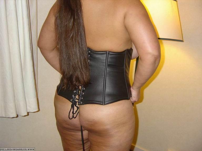 16P amateur chubby woman in lingerie with big tits