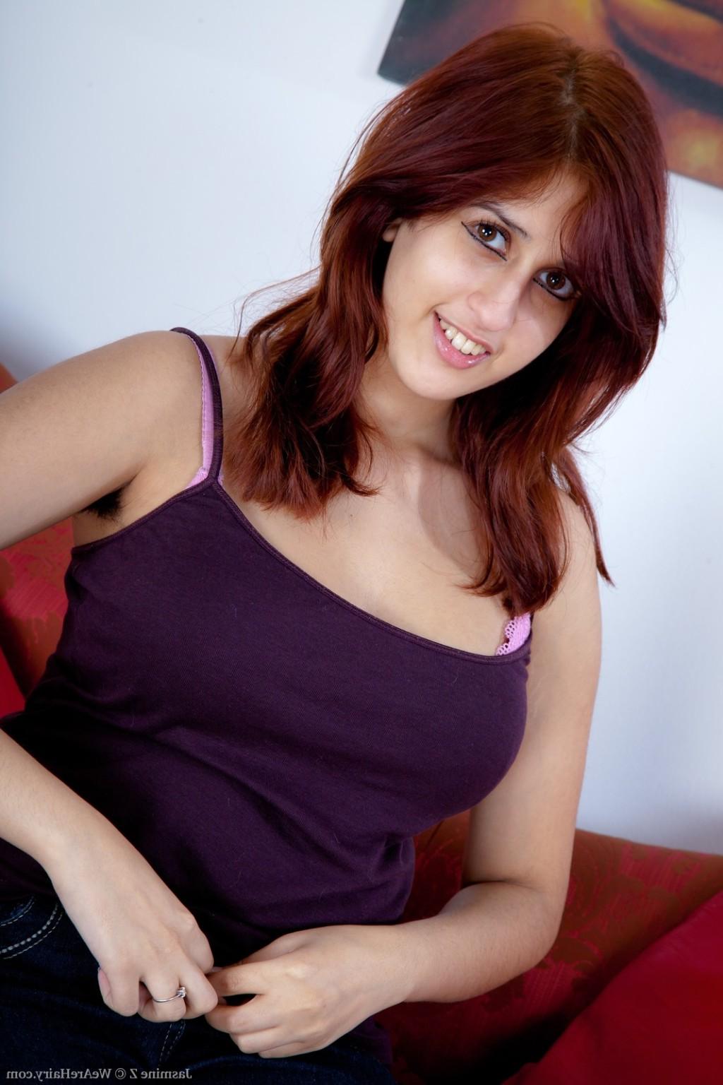 16P All natural Jasmine Z shows off her bush