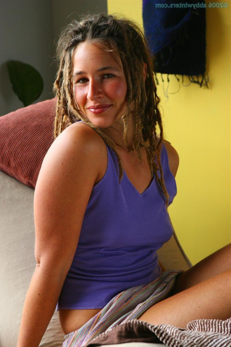 17P Natural unshaven hippie girl spreading her hairy pussy