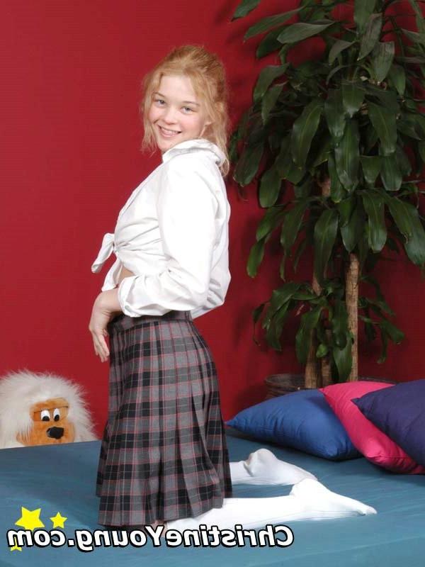15P Blonde schoolgirl uses her favorite toy
