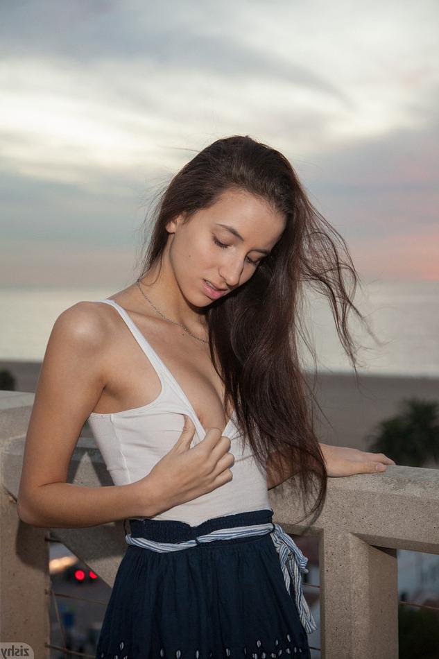 16P Duke university student Belle Knox in a short skirt in public flashing and teasi