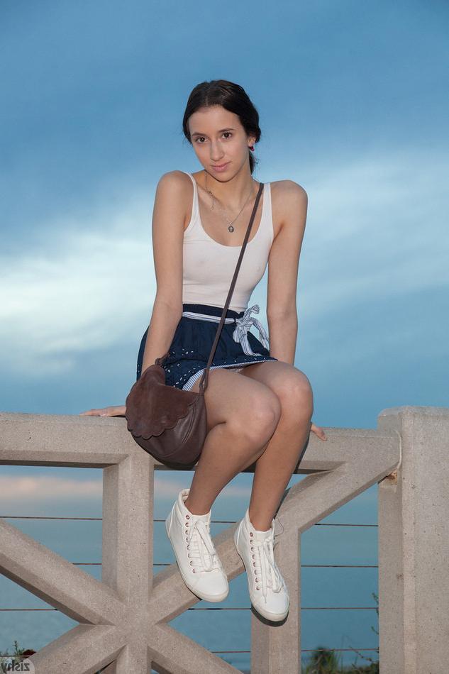 16P Duke university student Belle Knox in a short skirt in public flashing and teasi