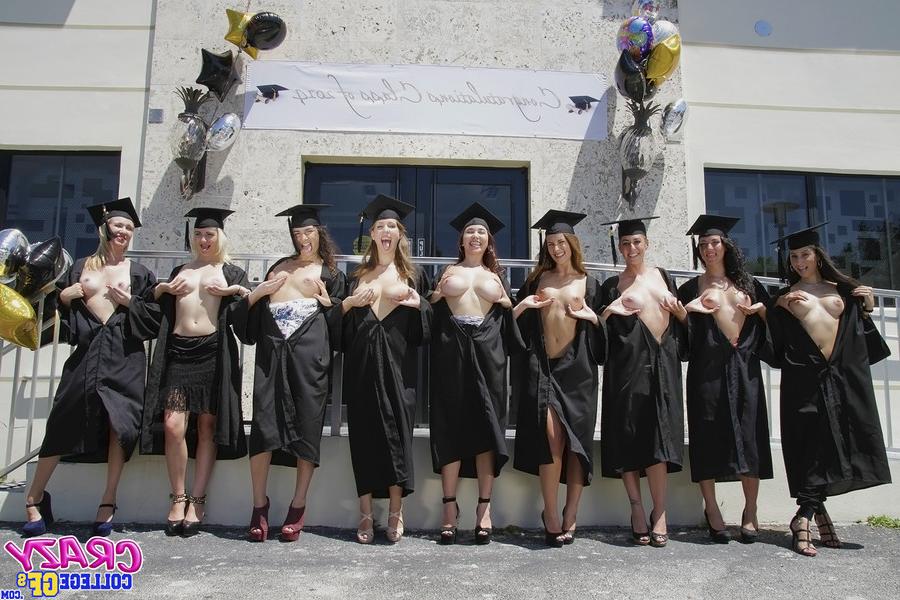 12P College girls scuking and fucking in graduation day