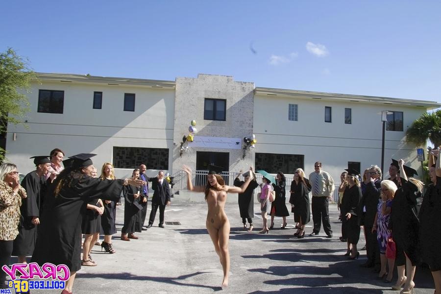 12P College girls scuking and fucking in graduation day