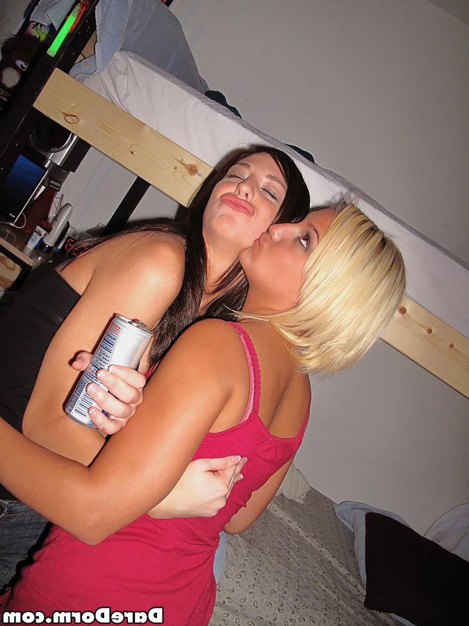 16P College coeds dorm party