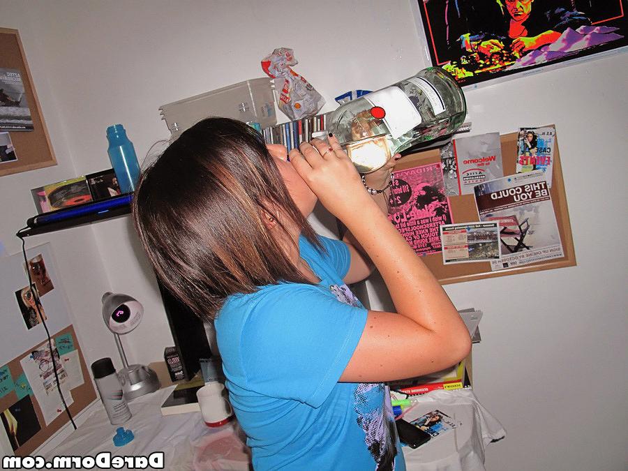 16P College coeds dorm party