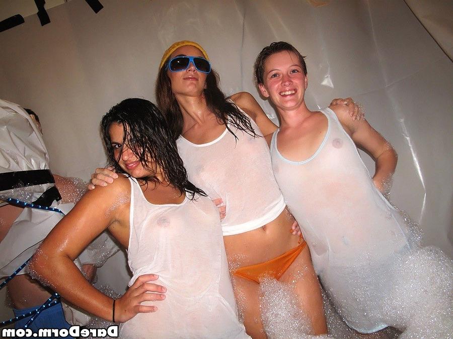16P College coeds foam party