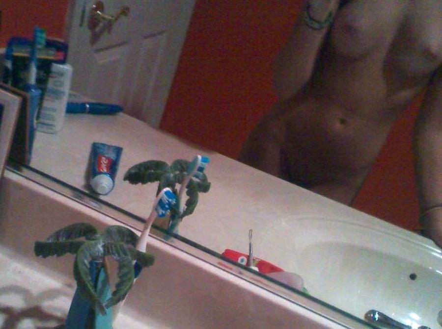 15P Collection of a steamy hot amateur sexy teen selfshooting