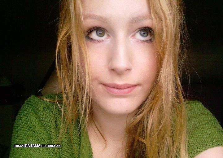 14P Self-shooting hottie with big tits and smooth pussy