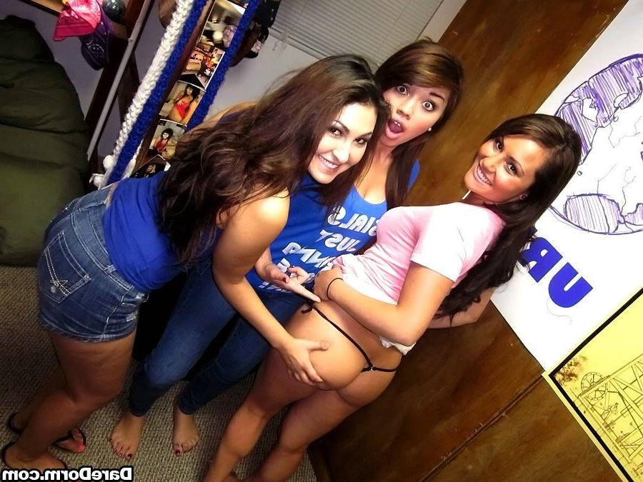 12P Slutty college girls throw a wild sex party w boys