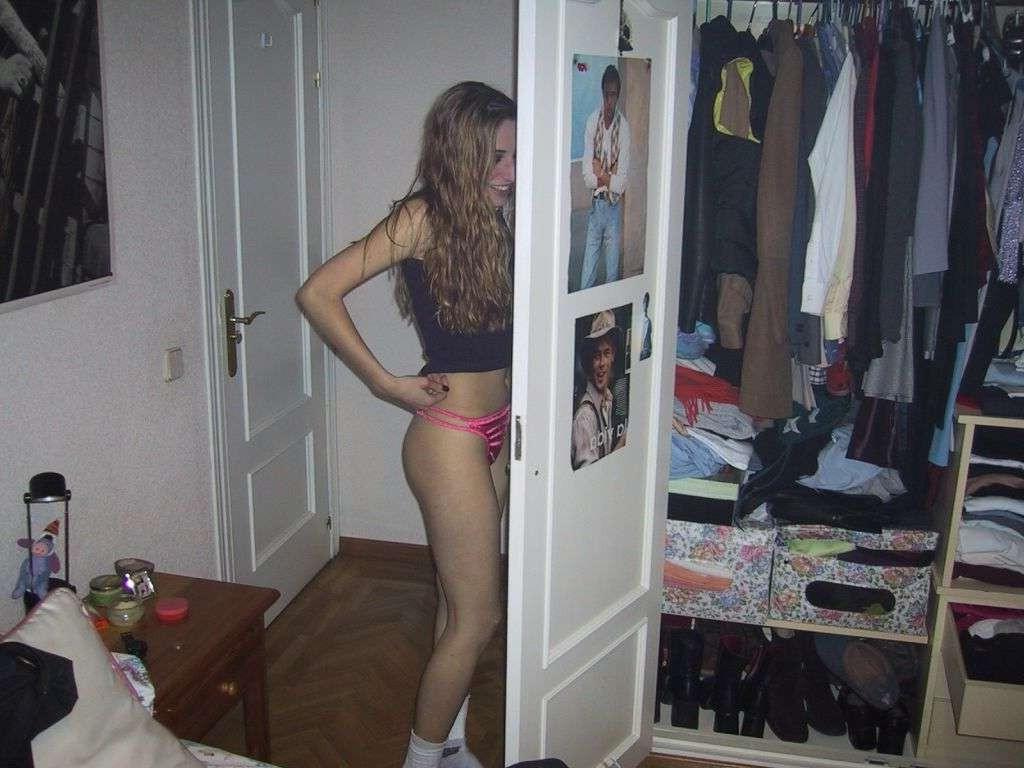 15P Collection of pictures of a gorgeous girlfriend in various sexy poses