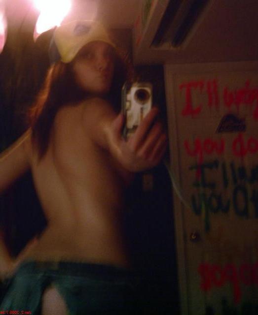 18P Spunky babe nude