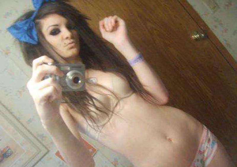 16P Pictures of babes camwhoring for their flings