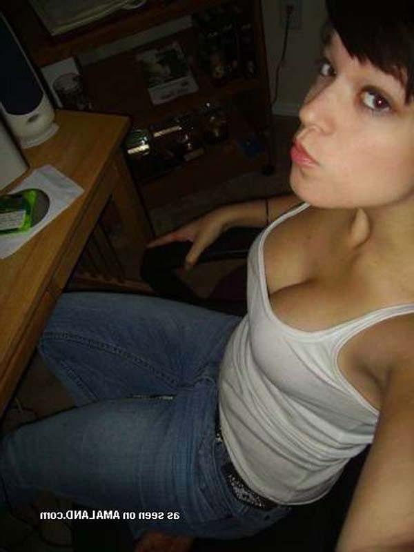 16P Pictures of amateur vain bitches camwhoring