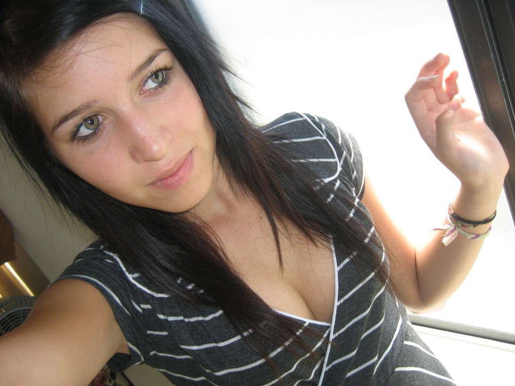 18P Photos of a dark-haired amateur chick