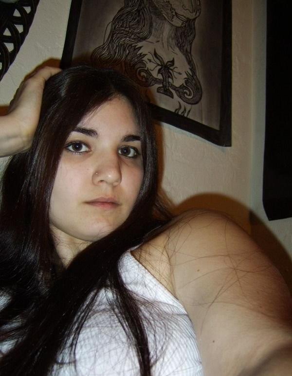 18P Hottie brunette selfpics
