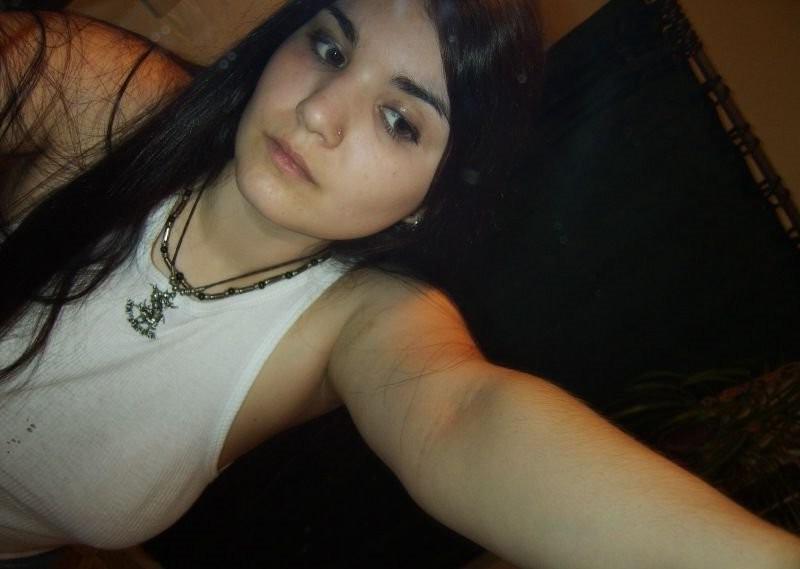 18P Hottie brunette selfpics