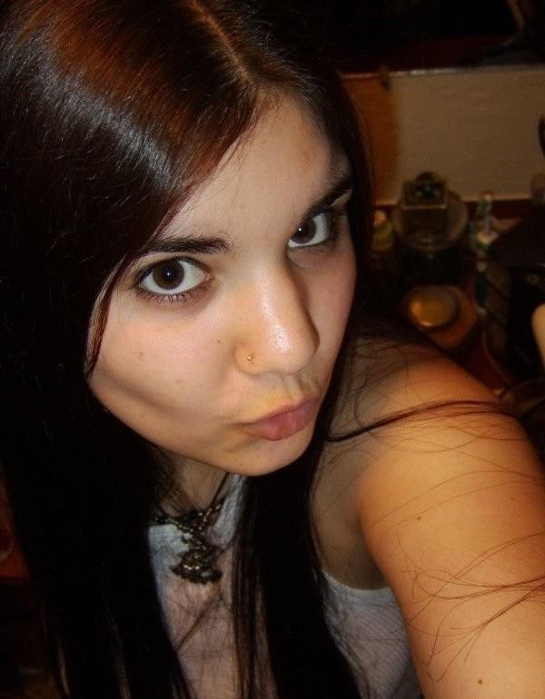 18P Hottie brunette selfpics