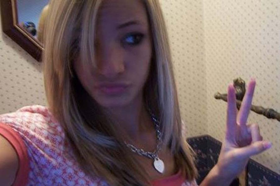 16P Picture gallery of amateur sexy teen Alisha camwhoring