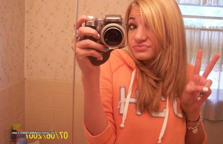 16P Picture gallery of amateur sexy teen Alisha camwhoring