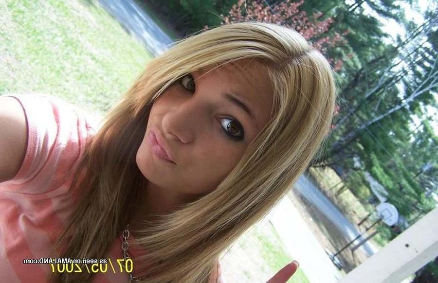 16P Picture gallery of amateur sexy teen Alisha camwhoring