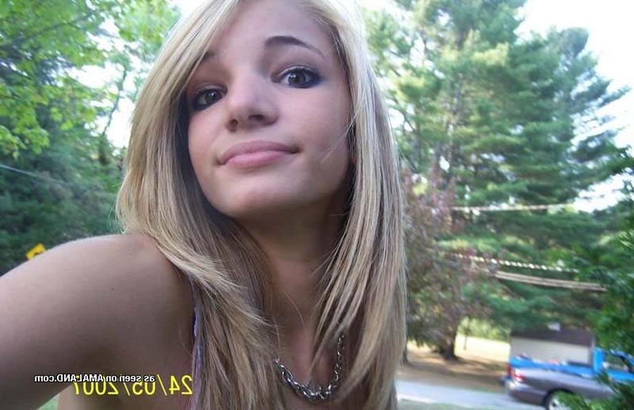 16P Picture gallery of amateur sexy teen Alisha camwhoring
