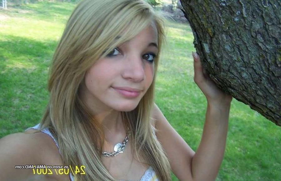 16P Picture gallery of amateur sexy teen Alisha camwhoring