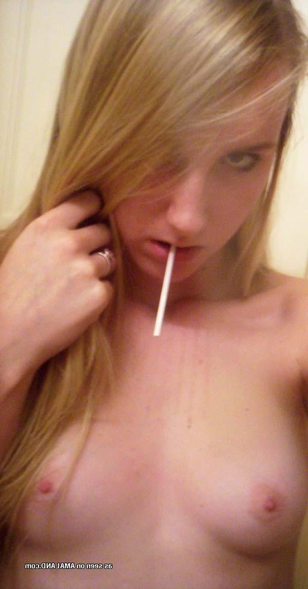 9P Picture set of a sexy amateur girlffriend's nice selfpics