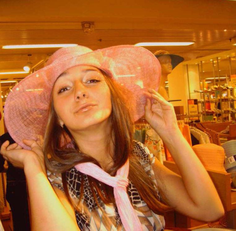 16P Nice collection of a gorgeous babe's hot selfpics